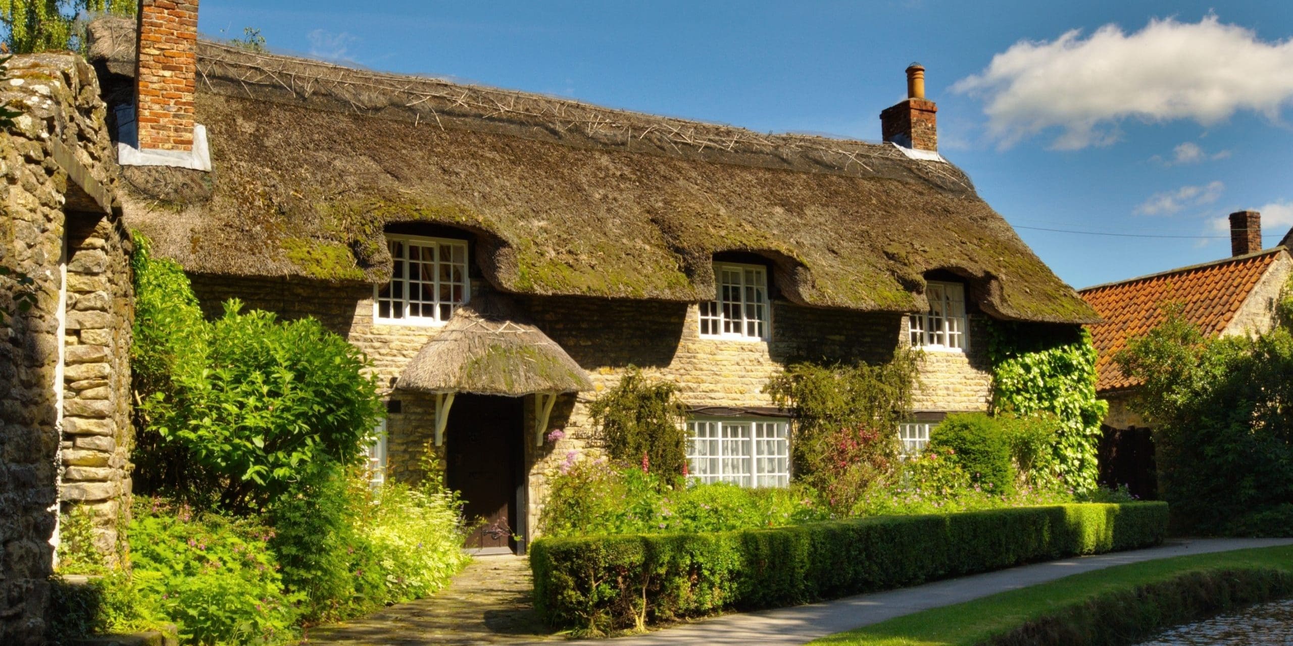 Thatched,Cottage,,Thornton,Le,Dale,,Yorkshire. house painting and decorating surrey