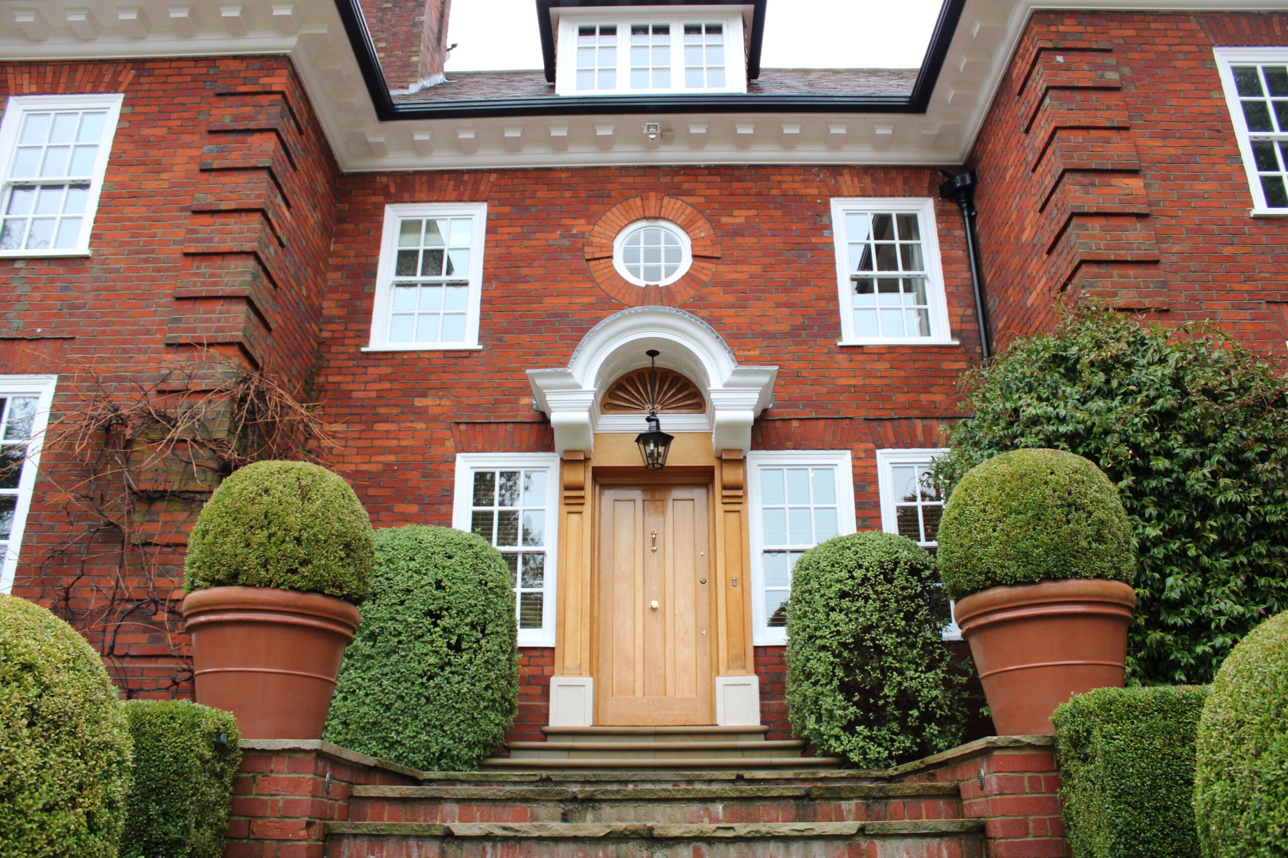 exterior house painting in reigate
